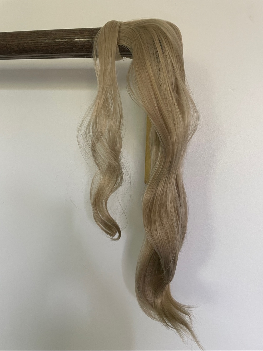 Blonde dark champagne ponytail one color curly hair tie Velcro easy wear NWT NEW